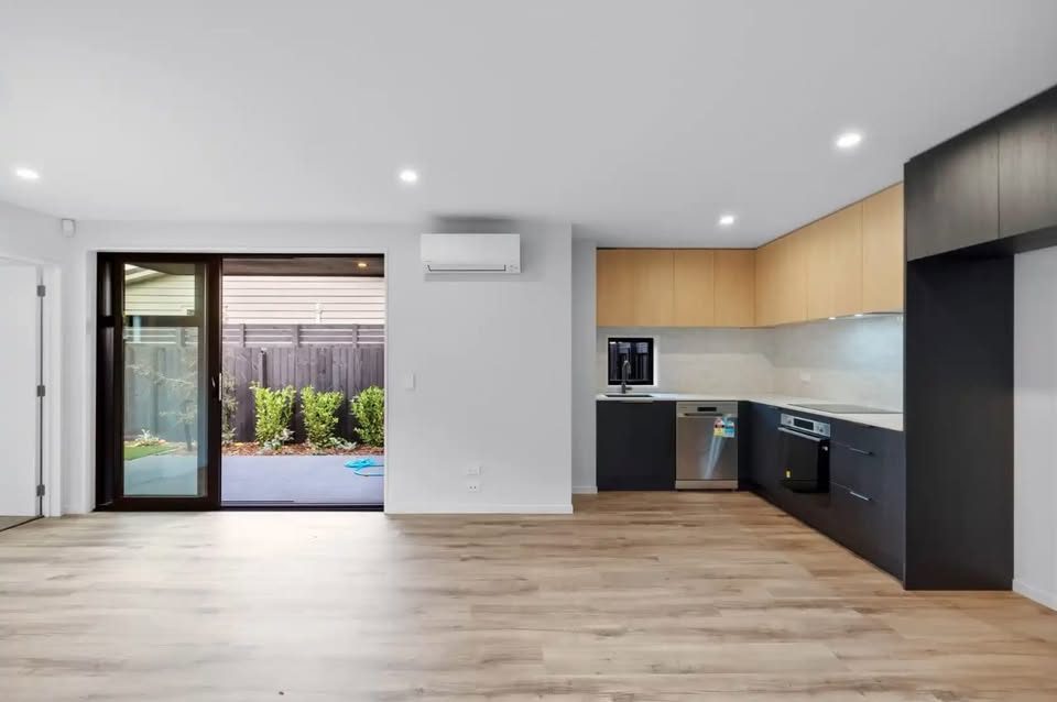 2/48 Winton Street, St Albans, Christchurch - Carousel 2