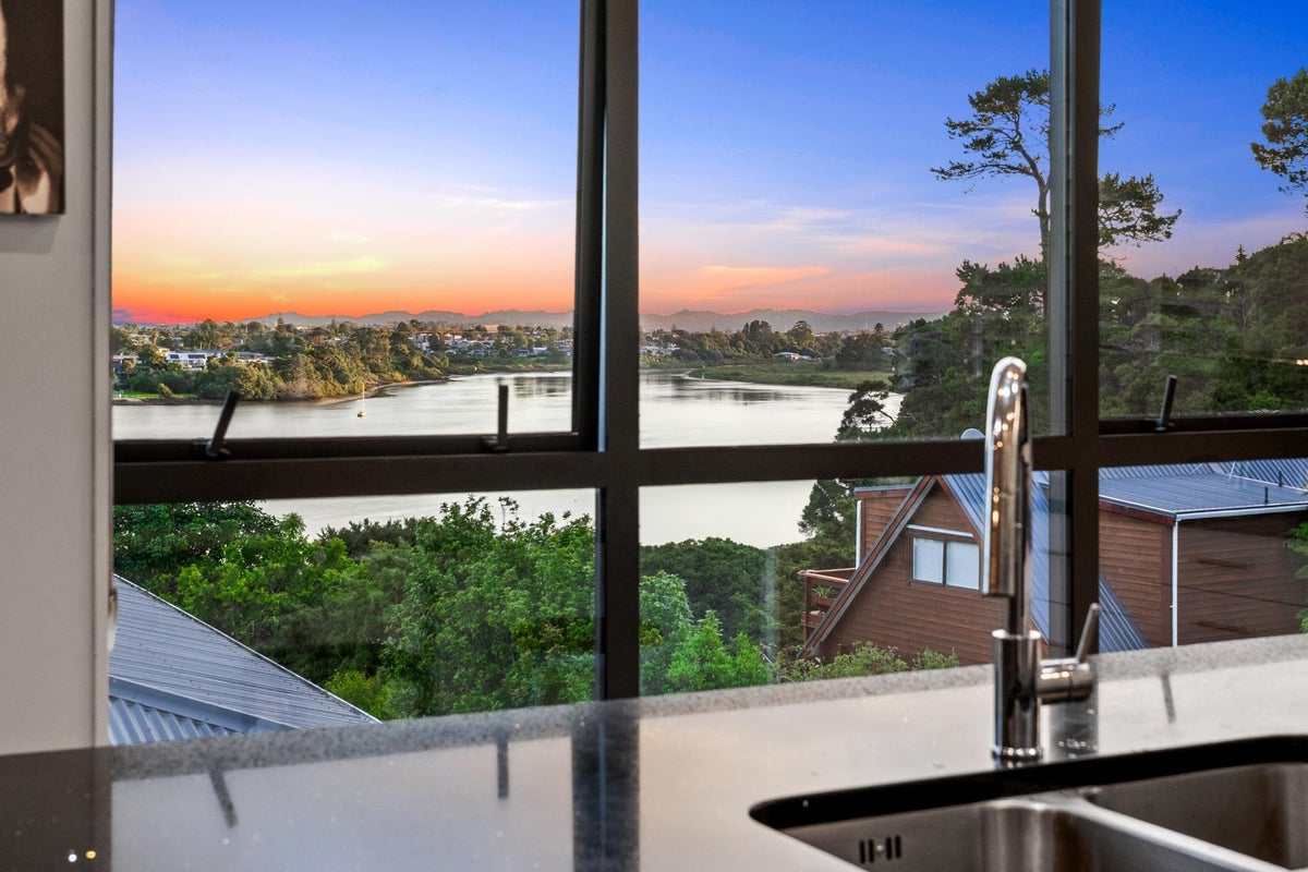17A Constable Lane, West Harbour, Auckland - Carousel 1
