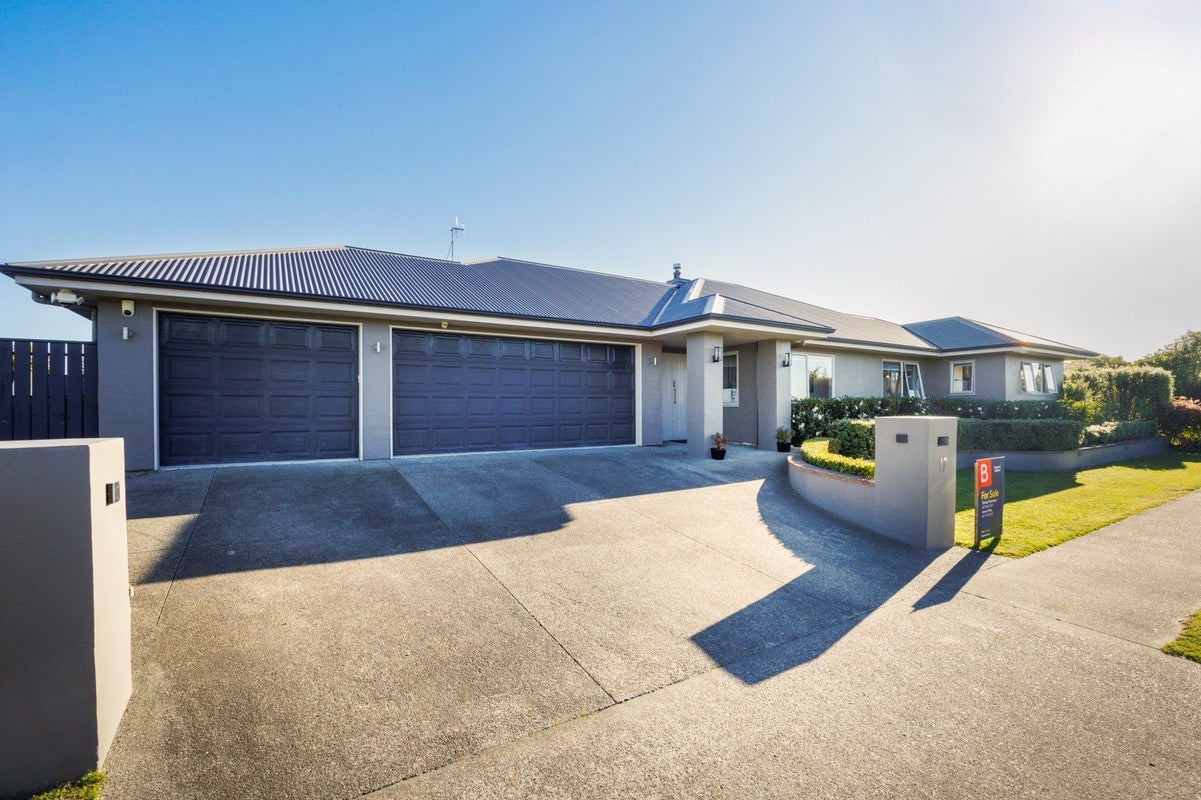 12 Liberty Grove, Kelvin Grove, Palmerston North - Carousel 35