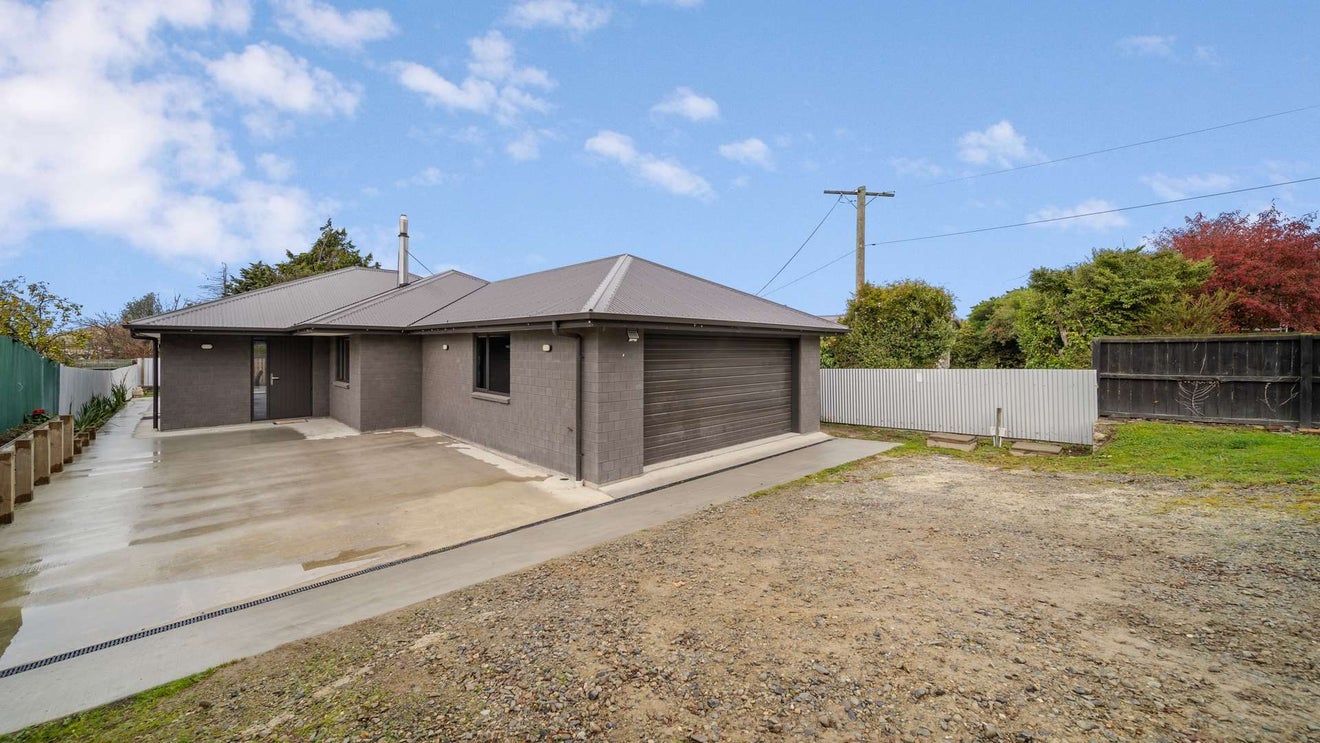 11 Clyde Street, Oamaru North, Oamaru - Carousel 1