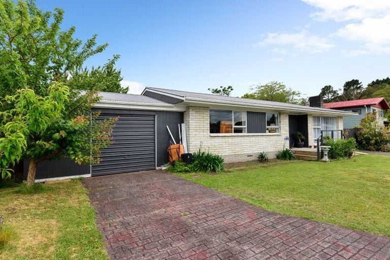 21 Brookbank Place, Glenview, Hamilton - Carousel 2