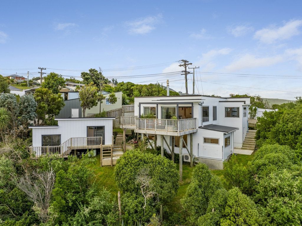 4 Scroggs Hill Road, Brighton, Dunedin - Carousel 1
