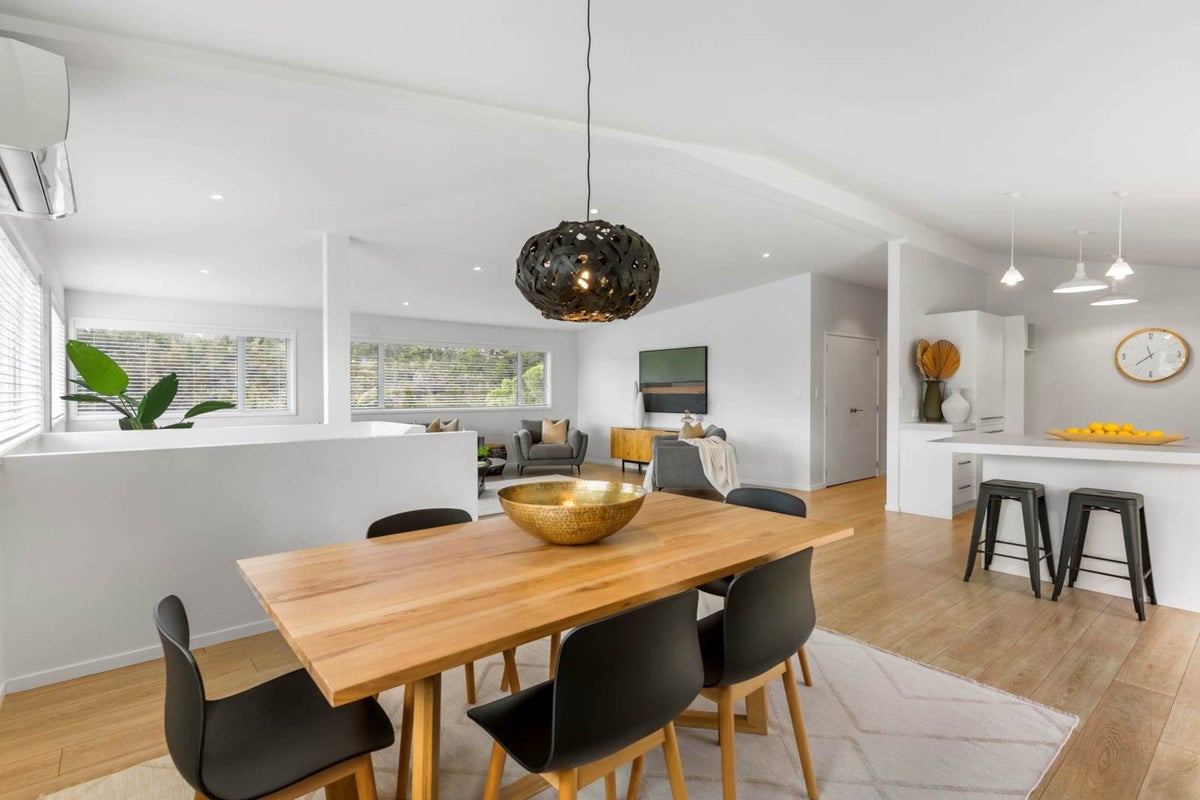 18 Sandford Street, Campbells Bay, Auckland - Carousel 2