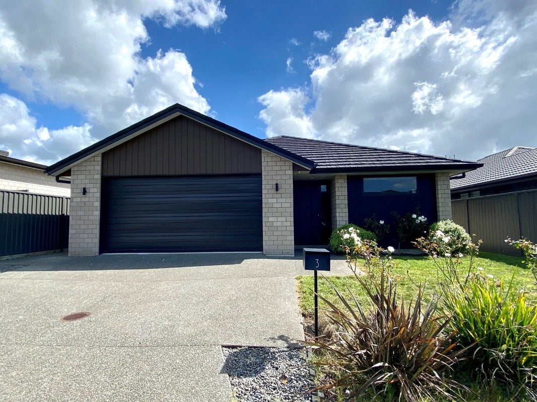 1/3 Carriage Close, Northpark, Auckland - Carousel 1