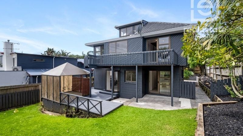 39B Clovelly Road, Bucklands Beach, Auckland - Carousel 1