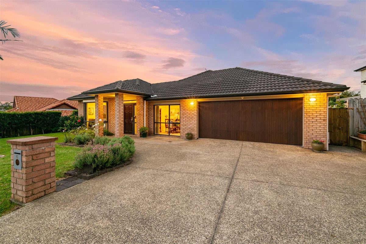 6 Leafield Crescent, Henderson, Auckland - Carousel 1