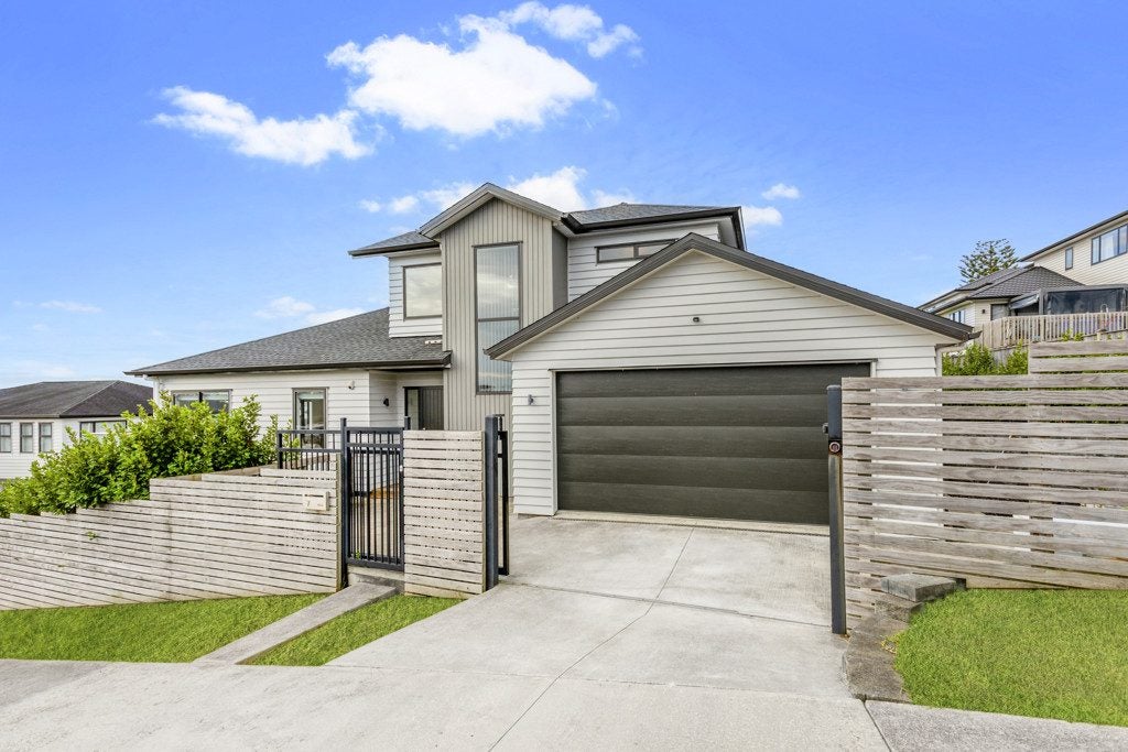 7 Eric Gifford Drive, Ranui, Auckland - Carousel 1