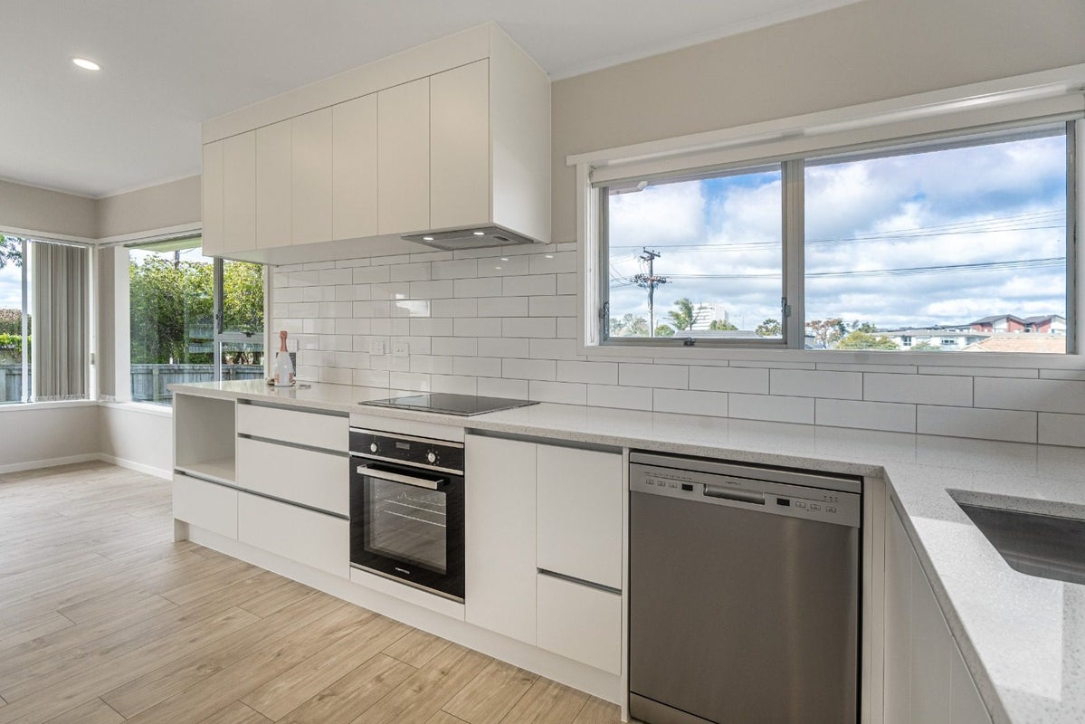 1/27 Nile Road, Milford, Auckland - Carousel 2