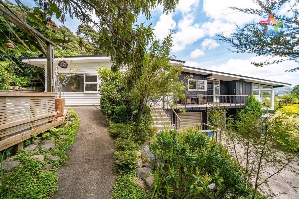 15 Cleary Street, Waterloo, Lower Hutt - Carousel 1