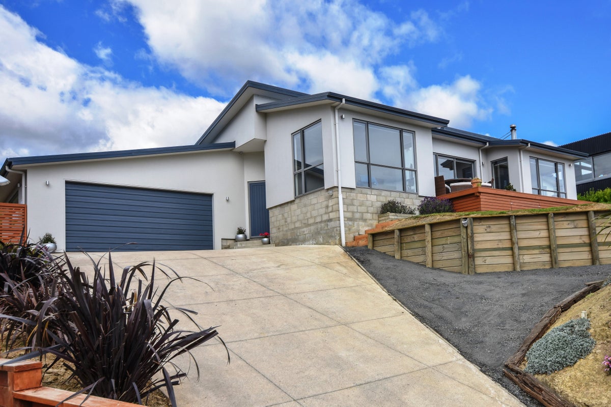 104 Mission Cove, Company Bay, Dunedin - Carousel 1