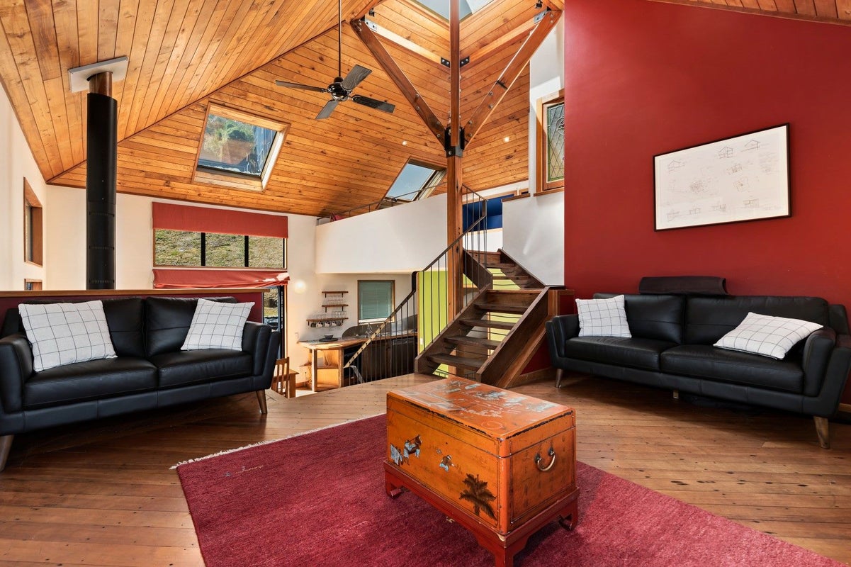 10 McKerrow Place, Sunshine Bay, Queenstown - Carousel 2