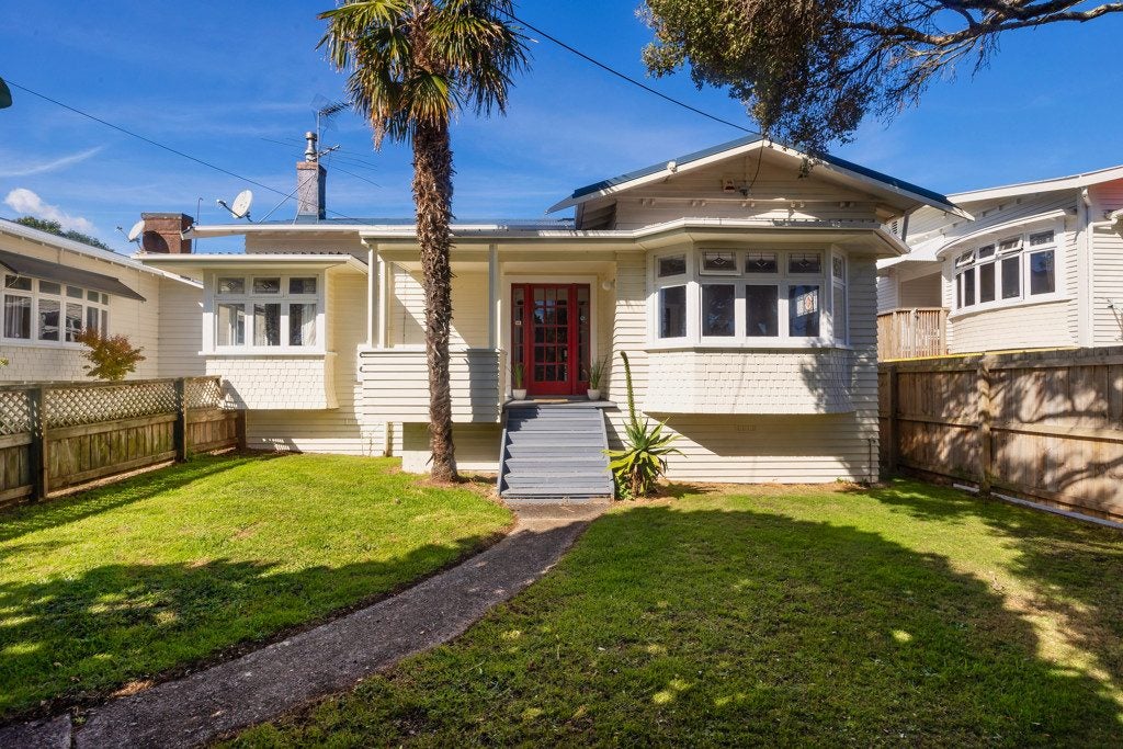 12 Stewart Road, Mount Albert, Auckland - Carousel 1