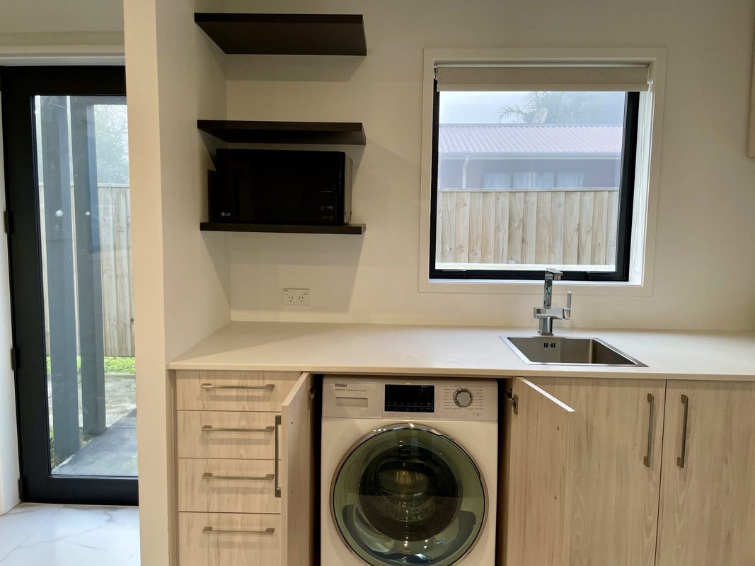 8/22 Yeovil Road, Te Atatu Peninsula, Auckland - Carousel 2