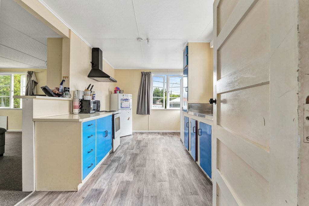 2 Dixon Avenue, Hawera - Carousel 2