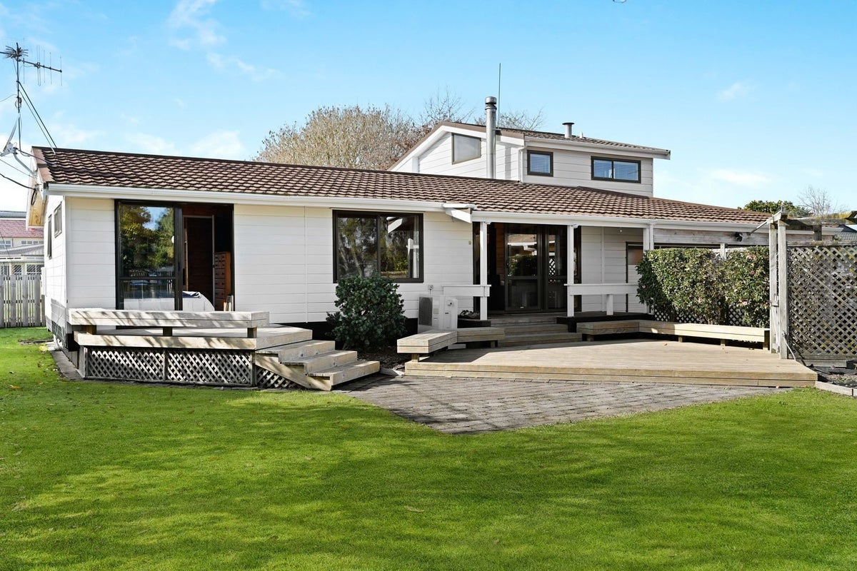 30 Ngaere Avenue, Chartwell, Hamilton - Carousel 1