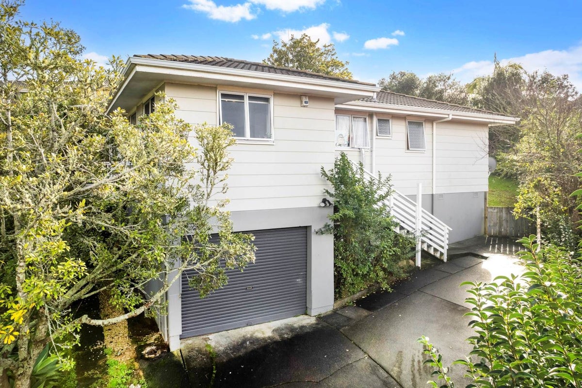 31 Regency Place, Sunnynook, Auckland - Carousel 1