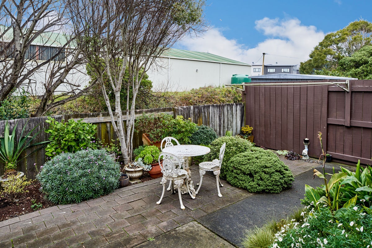 102 Oxford Street, Tawa, Wellington - Carousel 17