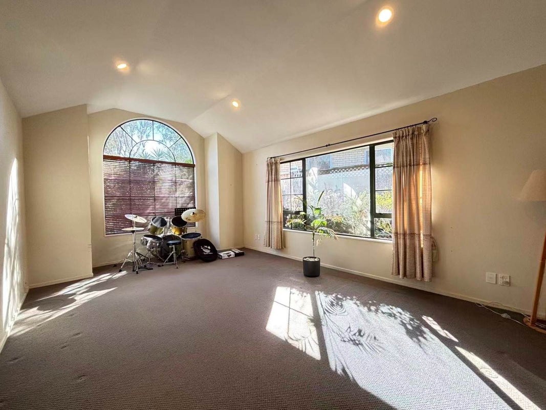 7 Rochester Crescent, Somerville, Auckland - Carousel 2