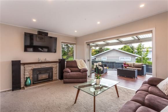 15 Cajero Place, Green Bay, Auckland - Carousel 2