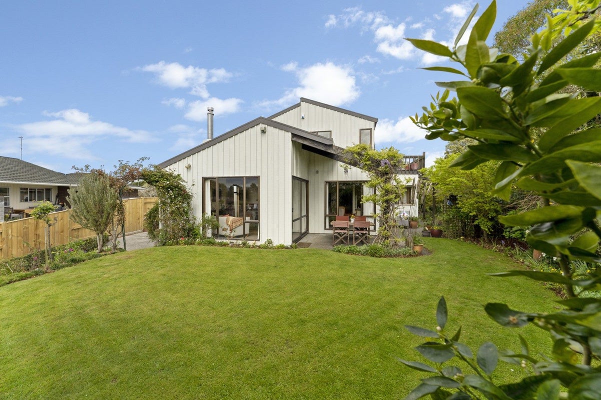 7 Wharite Place, Awapuni, Palmerston North - Carousel 2