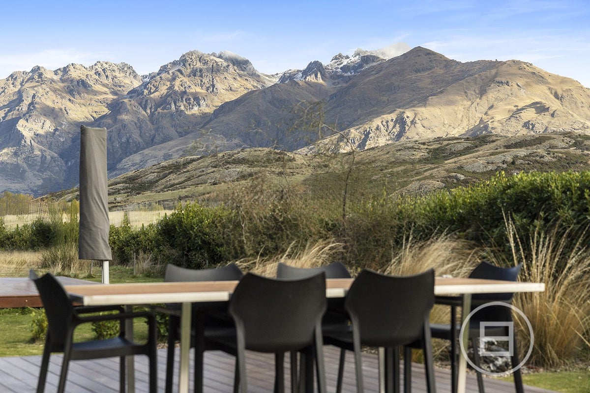 16 Soudley Court, Jacks Point, Queenstown - Carousel 2