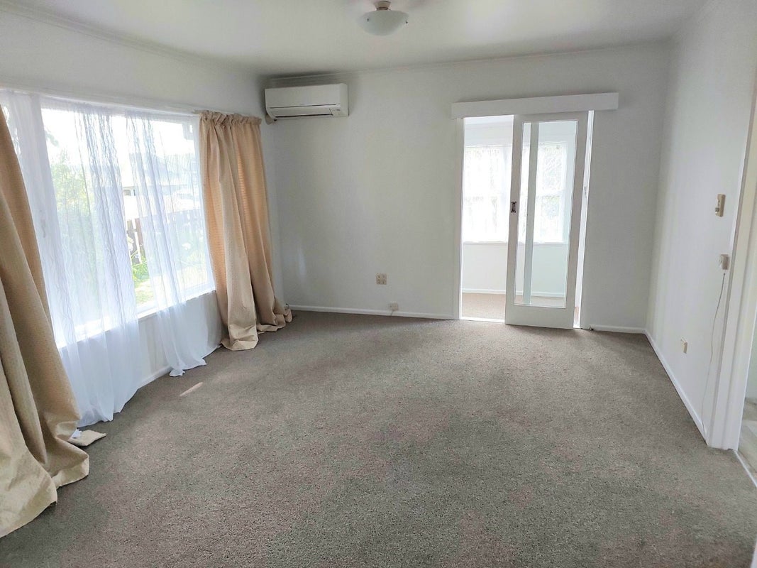 1/27 Exmouth Road, Northcote, Auckland - Carousel 2