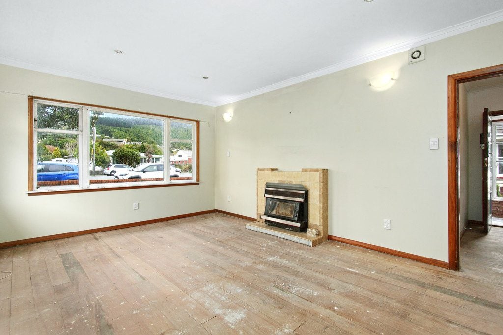 142 Main Road, Tawa, Wellington - Carousel 2