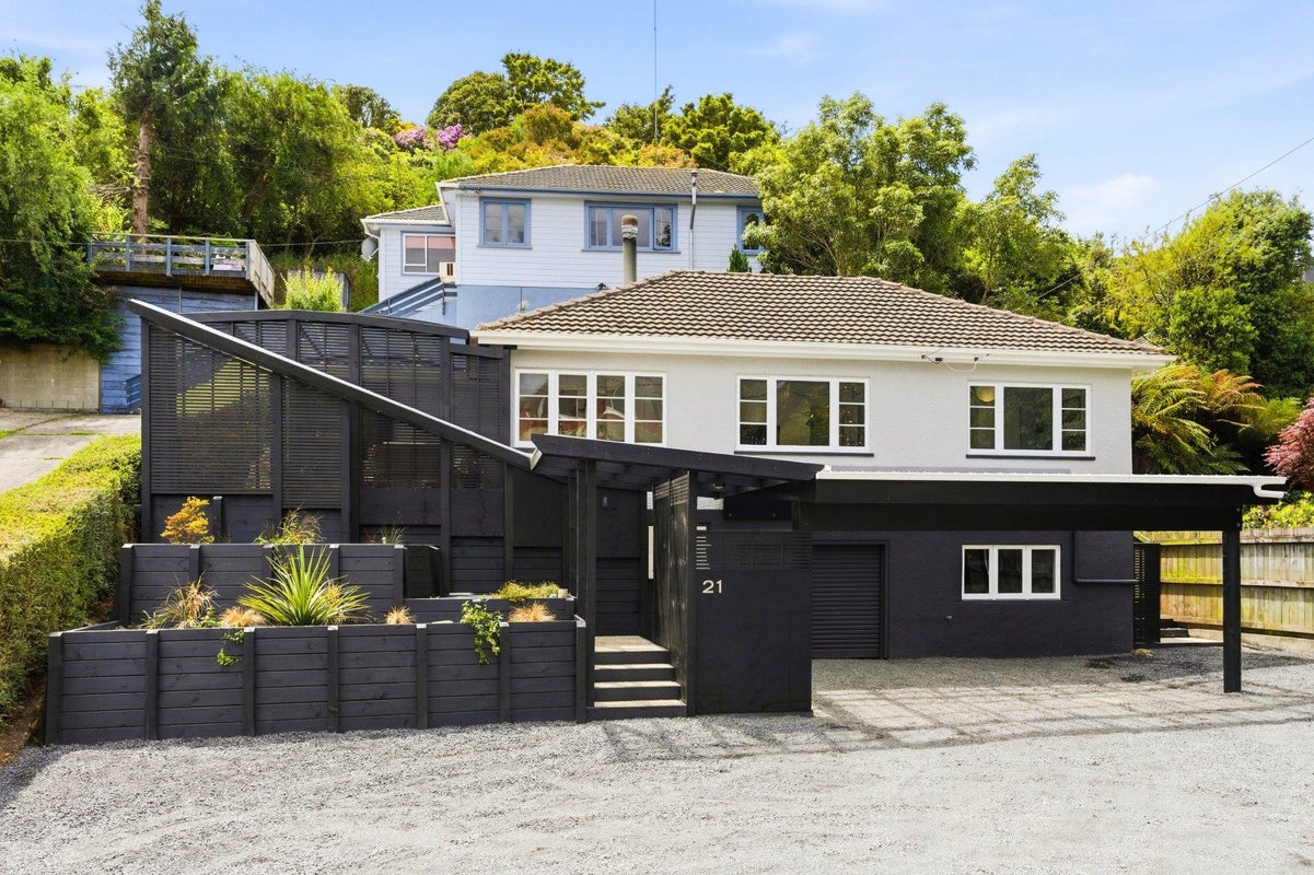 21 Sunbury Street, Andersons Bay, Dunedin - Carousel 1