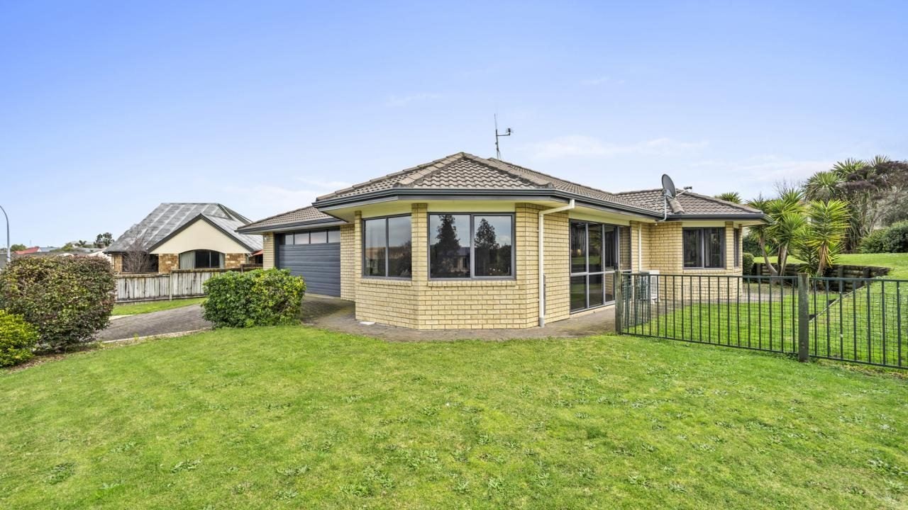 47 Discovery Drive, Flagstaff, Hamilton - Carousel 1