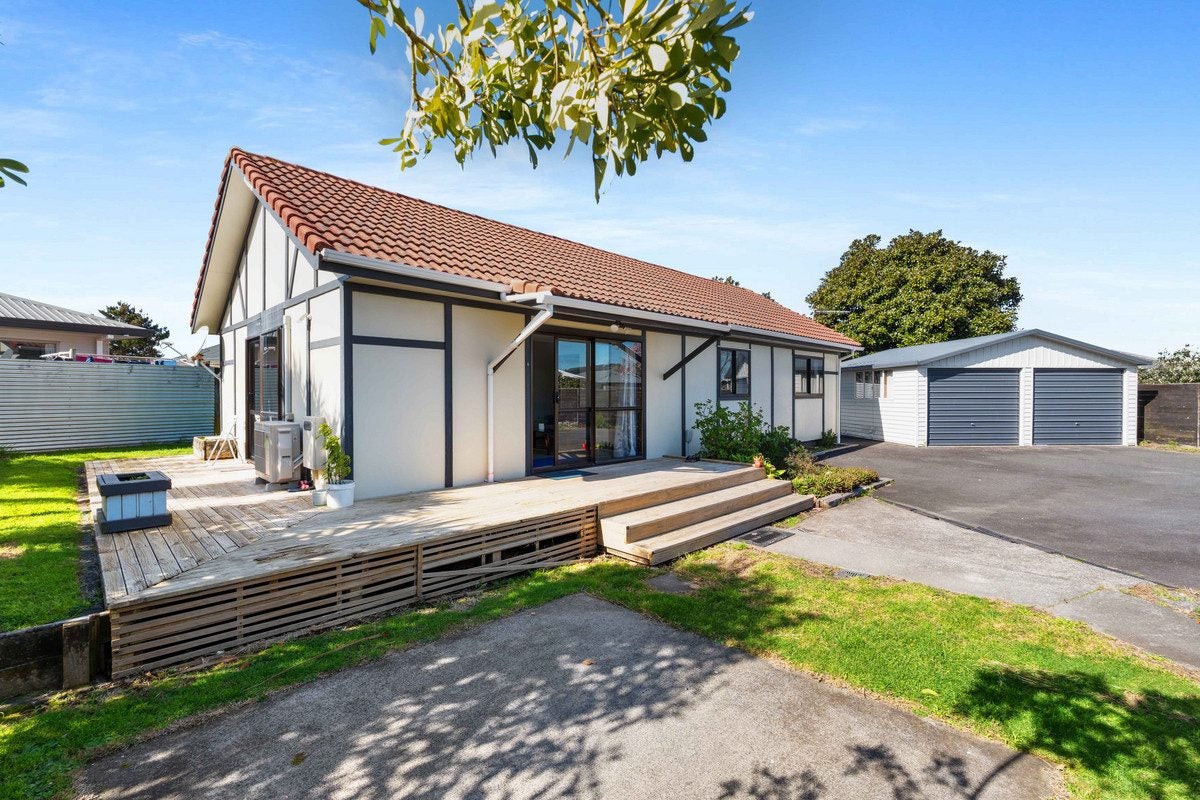 9B Lyn Grove, Papamoa Beach, Papamoa - Carousel 1