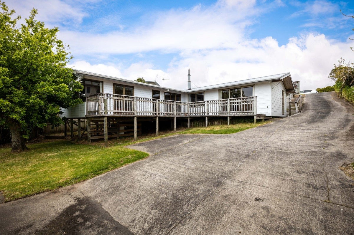 133 Parklands Avenue, Bell Block, New Plymouth - Carousel 1