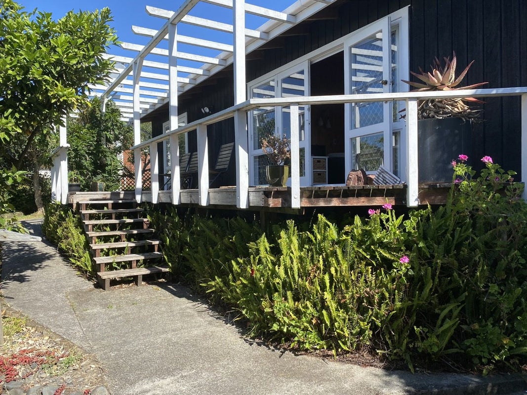 6 Flaxmere Street, Waikanae Beach, Waikanae - Carousel 1