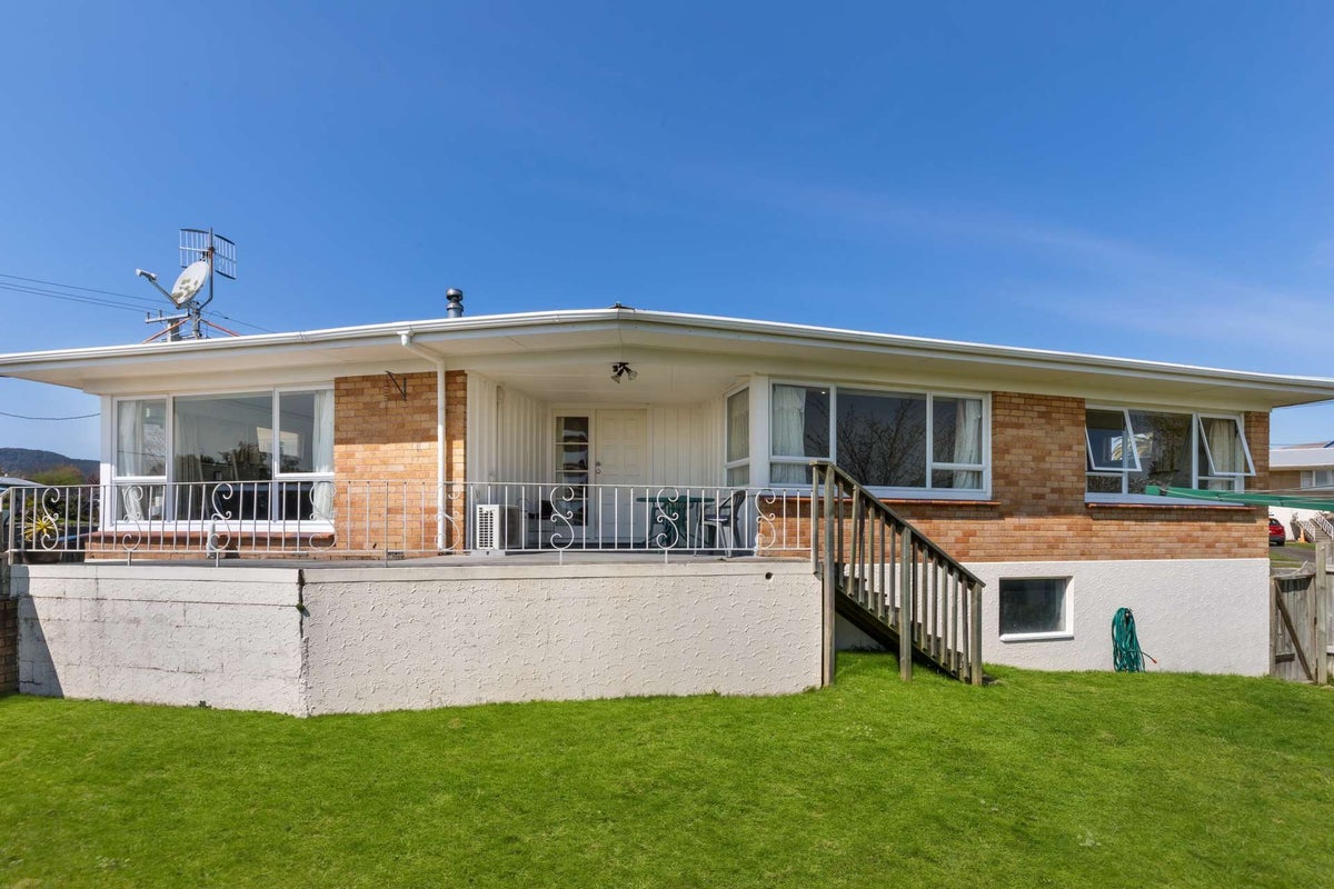 26 Elliott Crescent, Owhata, Rotorua - Carousel 1