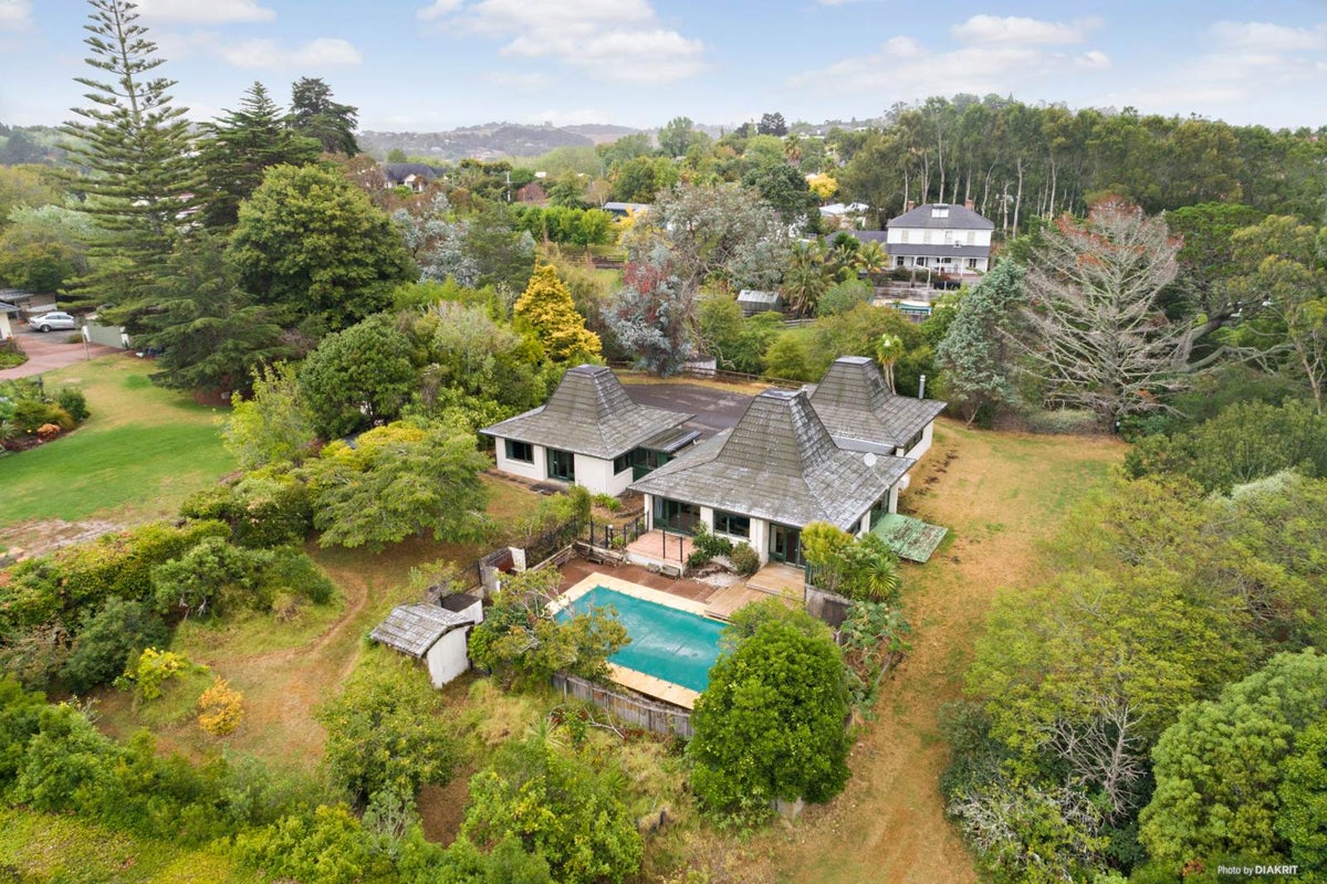 334 Point View Drive, Shamrock Park, Auckland - Carousel 1