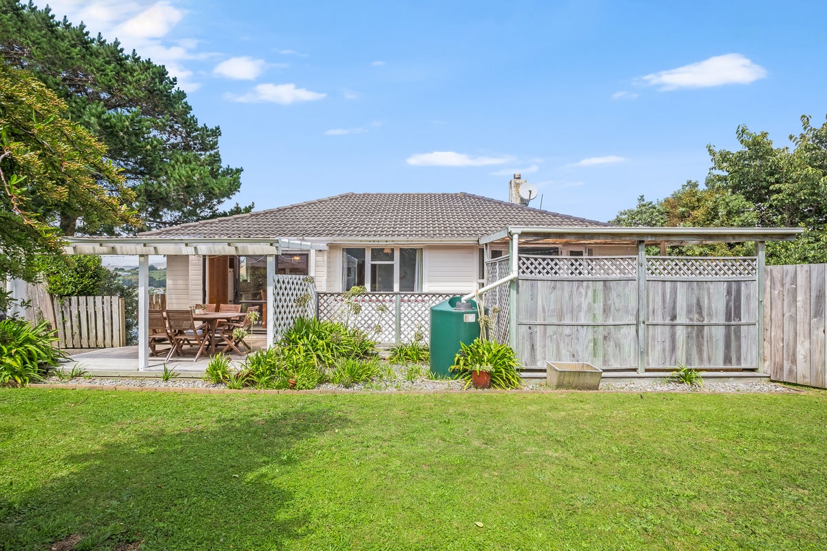 169 Conclusion Street, Ascot Park, Porirua - Carousel 1