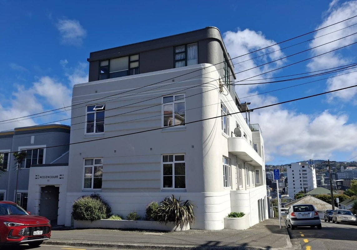 11D Hawker Street, Mount Victoria, Wellington - Carousel 1