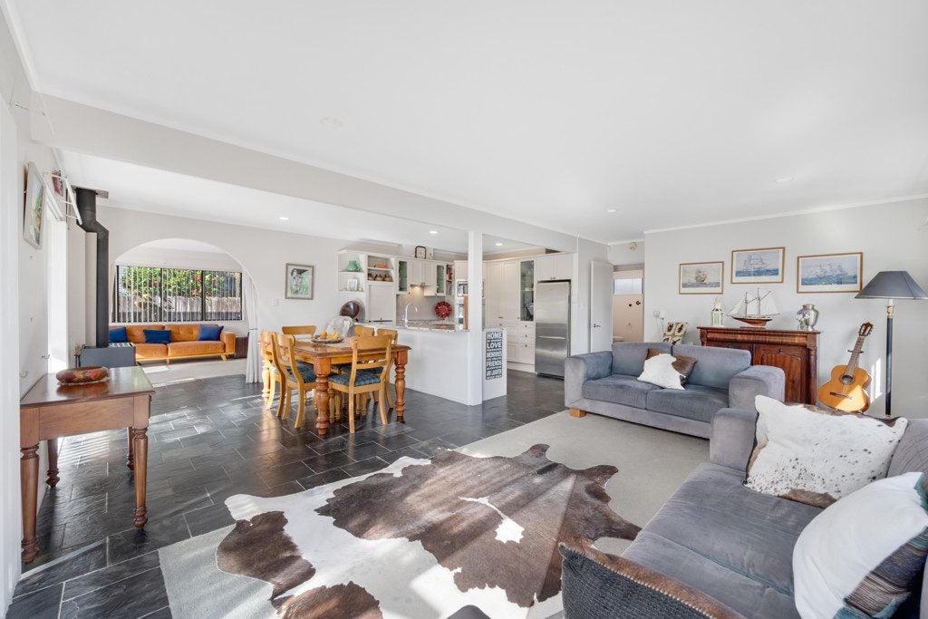 1/2 Basilton Close, Bucklands Beach, Auckland - Carousel 2