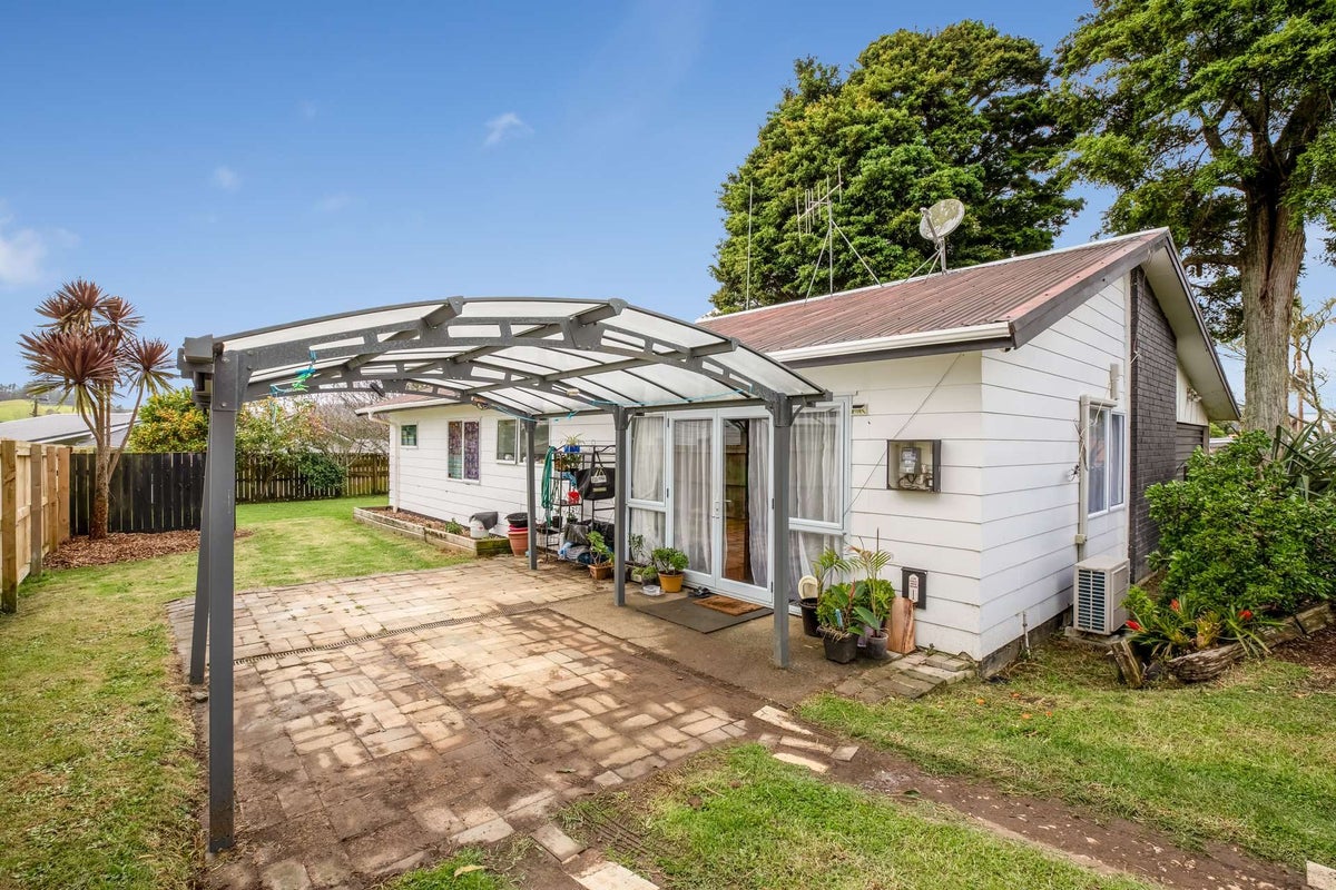 8 Rerewai Place, Tikipunga, Whangarei - Carousel 1