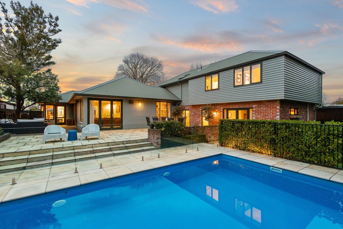21 Garreg Road, Fendalton, Christchurch - Carousel 1