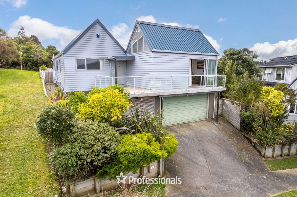 3 Lone Tree Grove, Kelson, Lower Hutt, Wellington - Carousel 1