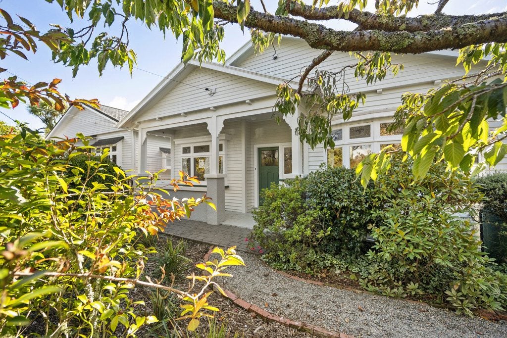 12 Marsden Avenue, Karori, Wellington - Carousel 1