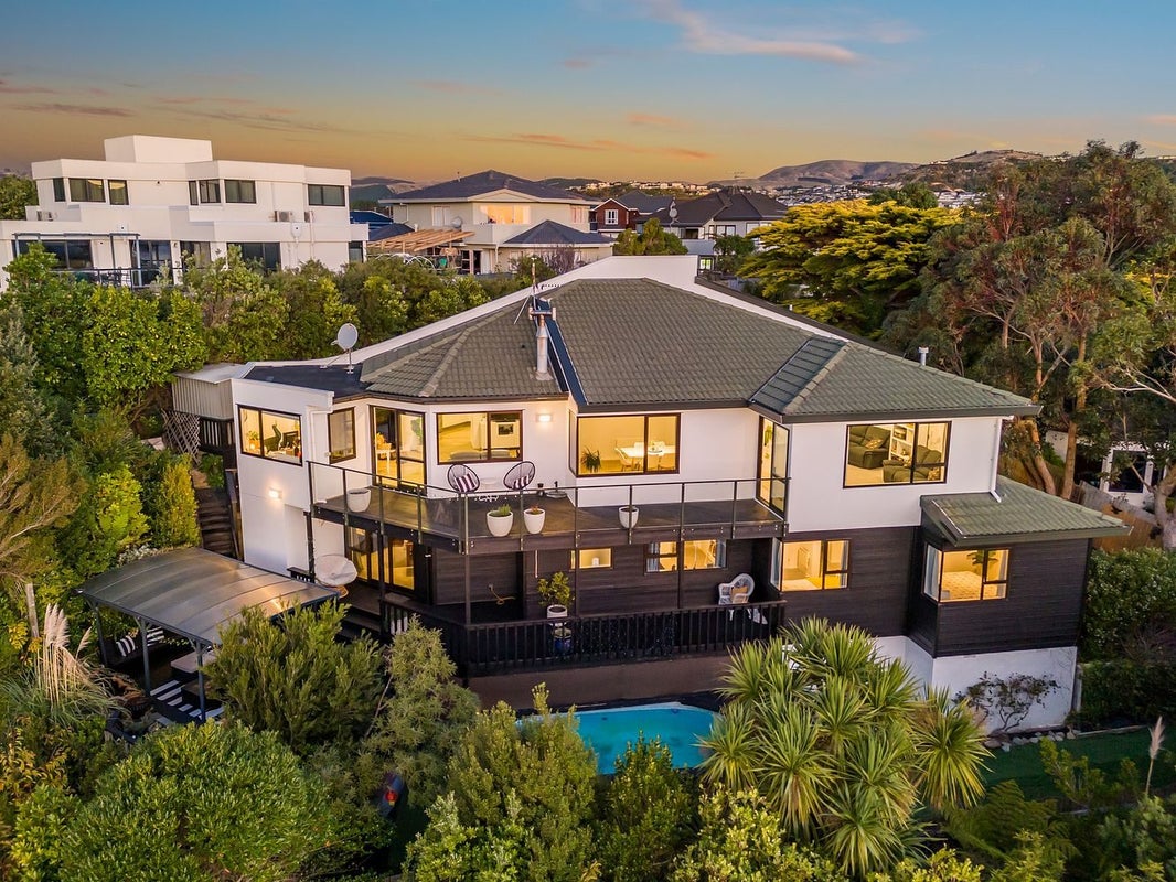 50 Molyneux Close, Whitby, Porirua - Carousel 1
