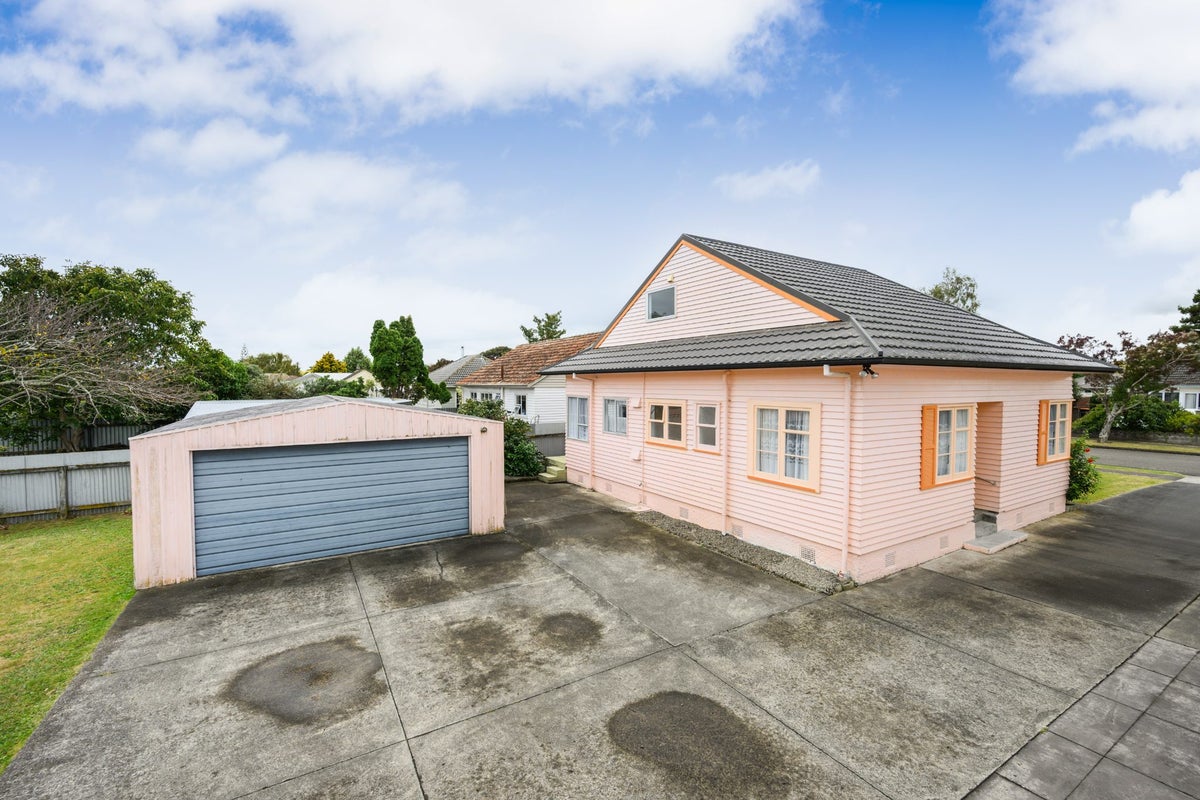 42 Ihle Street, Terrace End, Palmerston North - Carousel 1