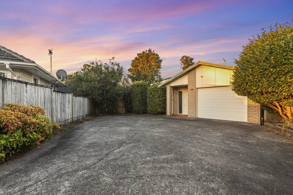 29A Roby Street, Te Atatu Peninsula, Auckland - Carousel 1