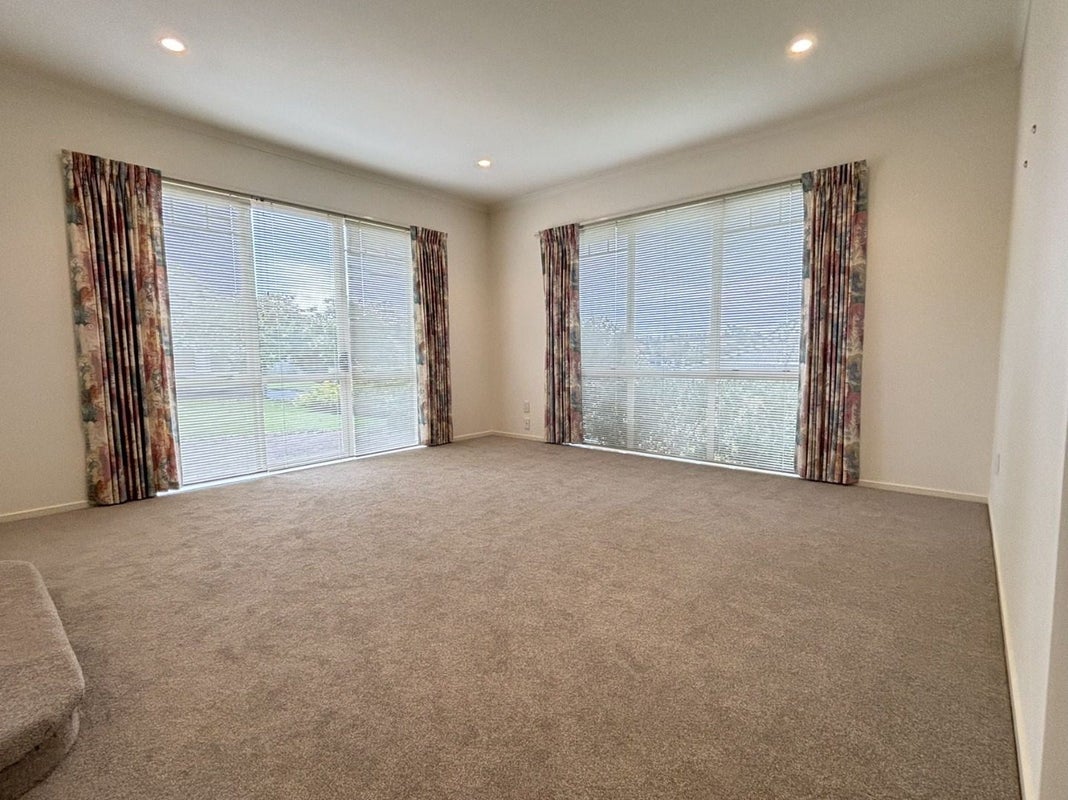 8 Rosebay Rise, Henderson, Auckland - Carousel 2