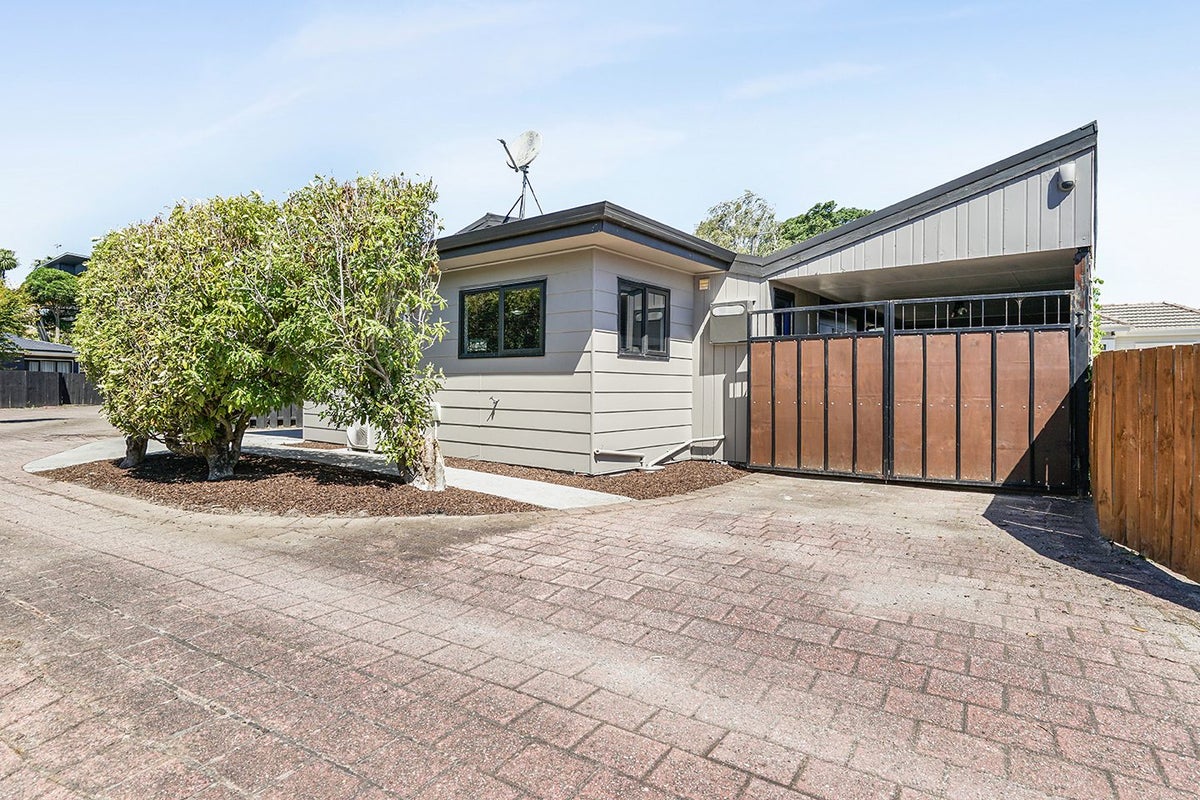 2/42 Graham Street, Hamilton East, Hamilton - Carousel 1