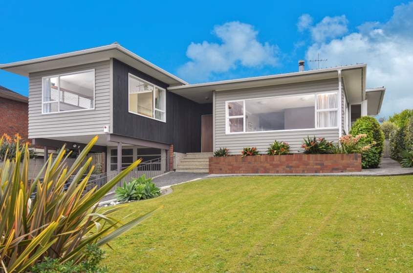 12 Currey Crescent, Milford, Auckland - Carousel 1