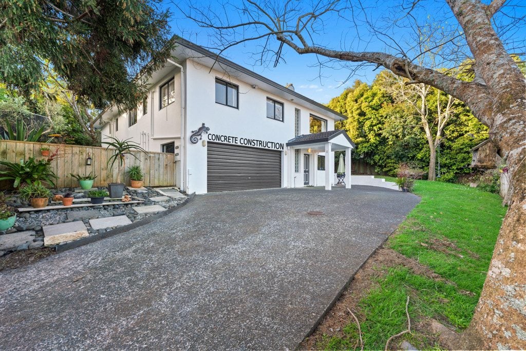 4 Queen Natalie Place, Massey, Auckland - Carousel 1