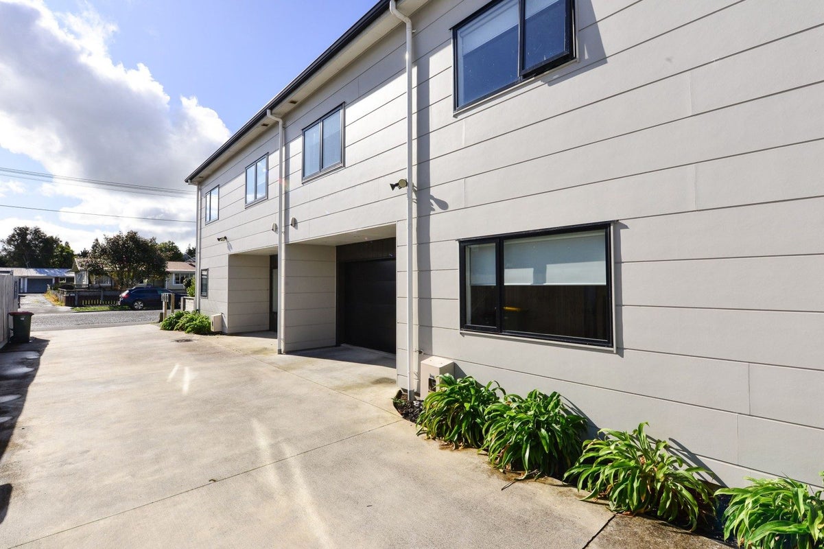 2/90 Carrington Avenue, Silverdale, Hamilton - Carousel 1