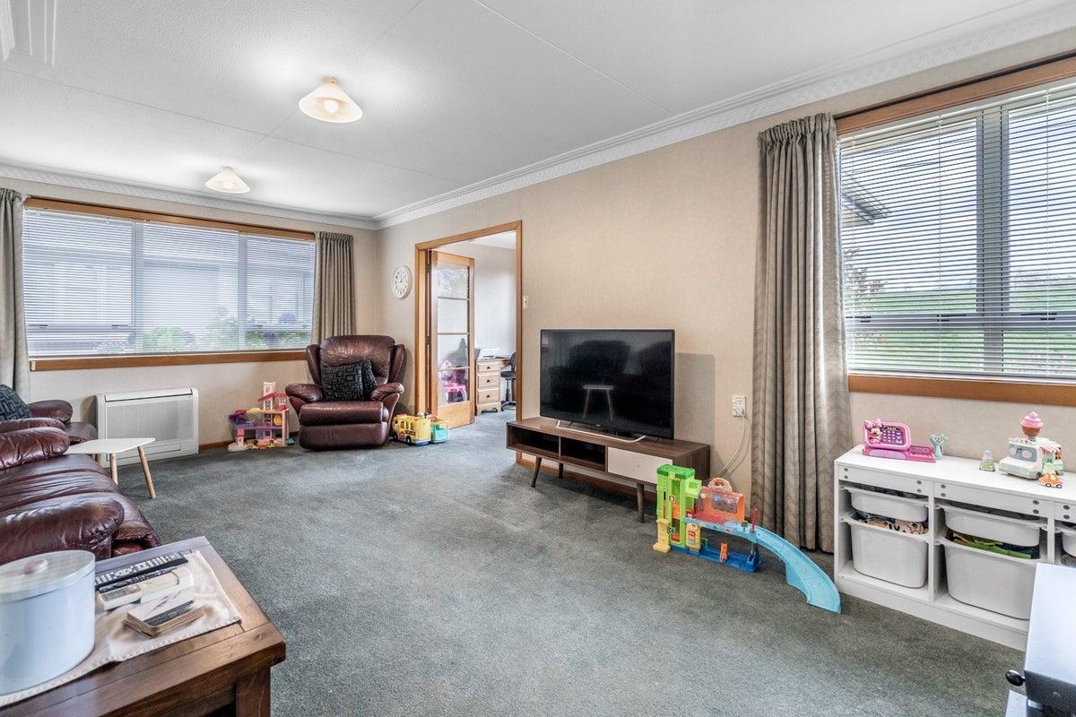 63 Huron Street, East Gore, Gore - Carousel 2